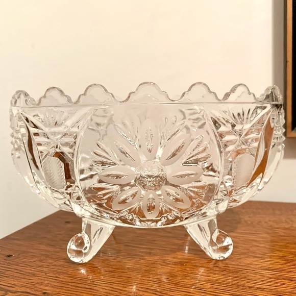 Vintage Four Footed Cut Crystal Flower Daisy Primrose Scalloped Edge Bowl - Picture 5 of 6